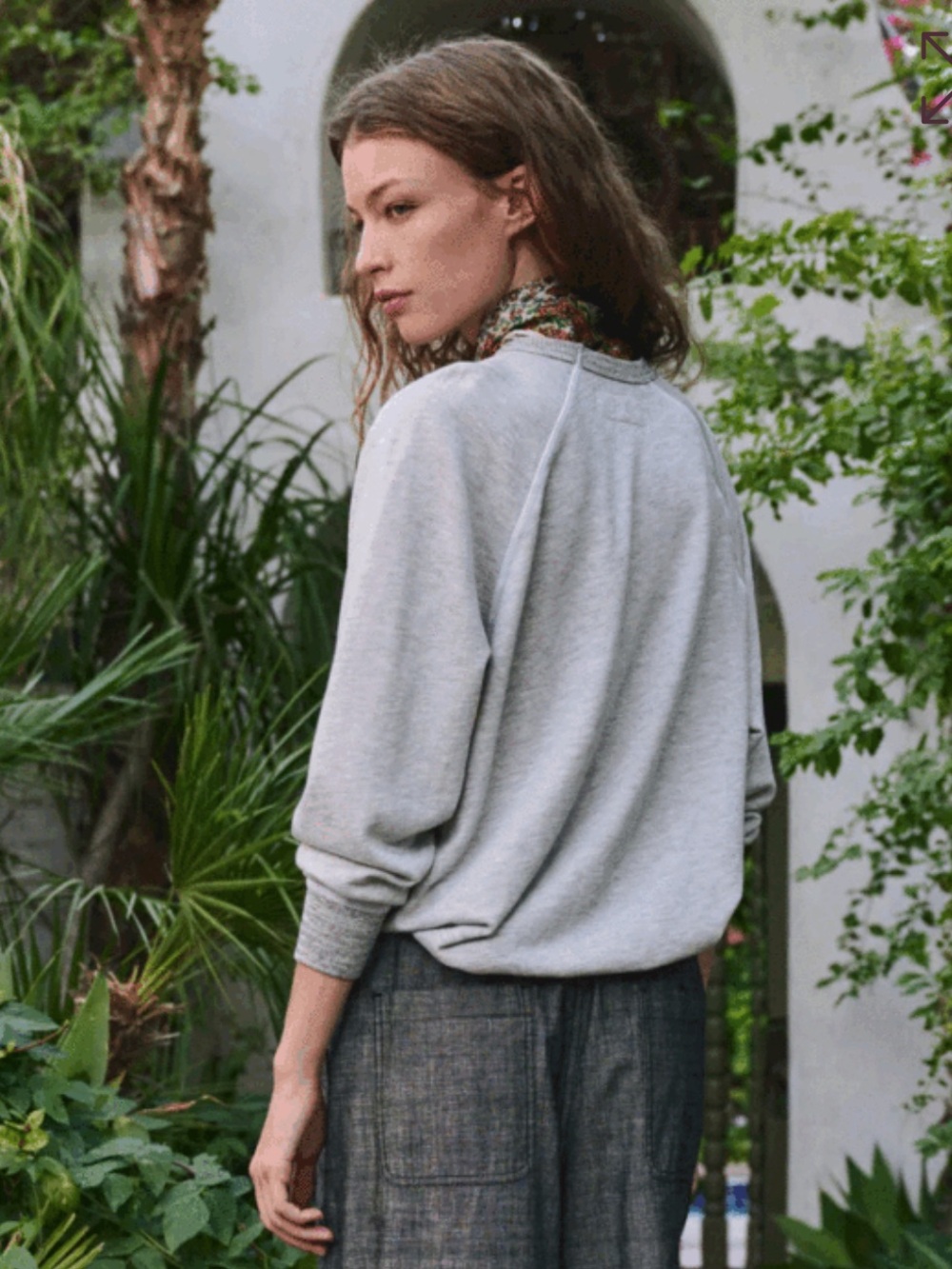 THE GREAT. The College Graphic Sweatshirt in Running Horses - Picture 4 of 9